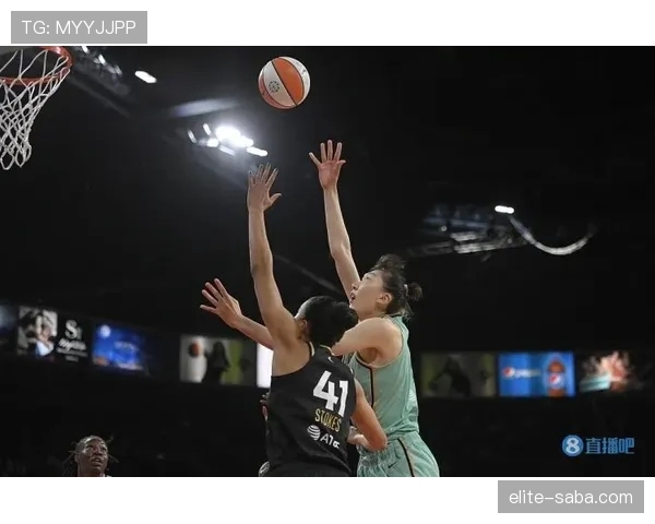 假设韩旭上热搜不是比赛，而是她随手一摆的生活照，大家先问“这一顿多少钱”再谈技术